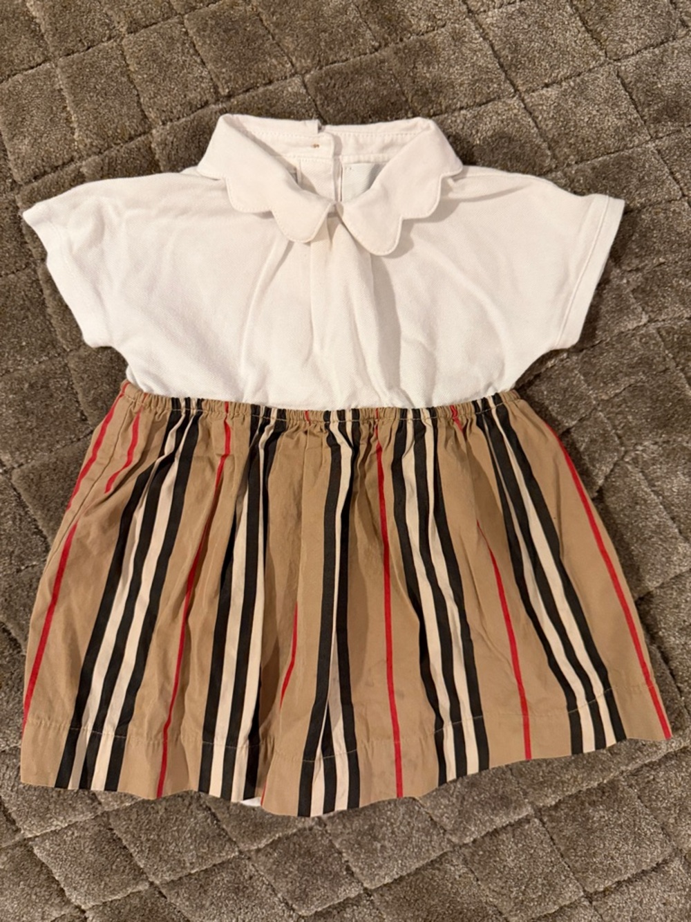 Burberry White Scalloped Collar Dress